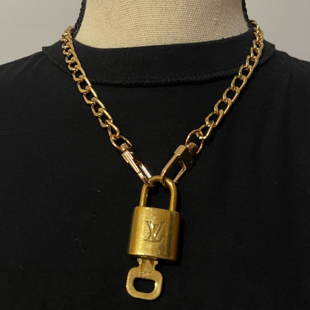 Louis Vuitton Lock with key #308. Unbranded chain!